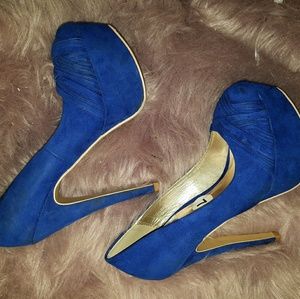 BLUE HEELS